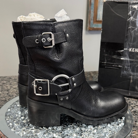 Kenneth Cole Black Leather stride moto combat block heel Buckle Boots 7 EUC - Picture 7 of 17